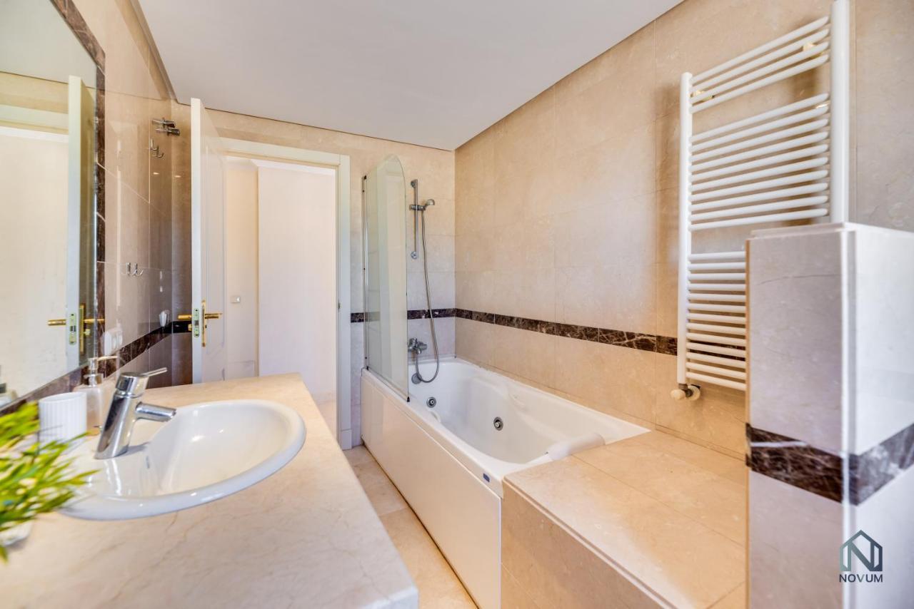 Modern And Spacious 2 Bdrm Penthouse - 3 Pools And Sea Views Appartement